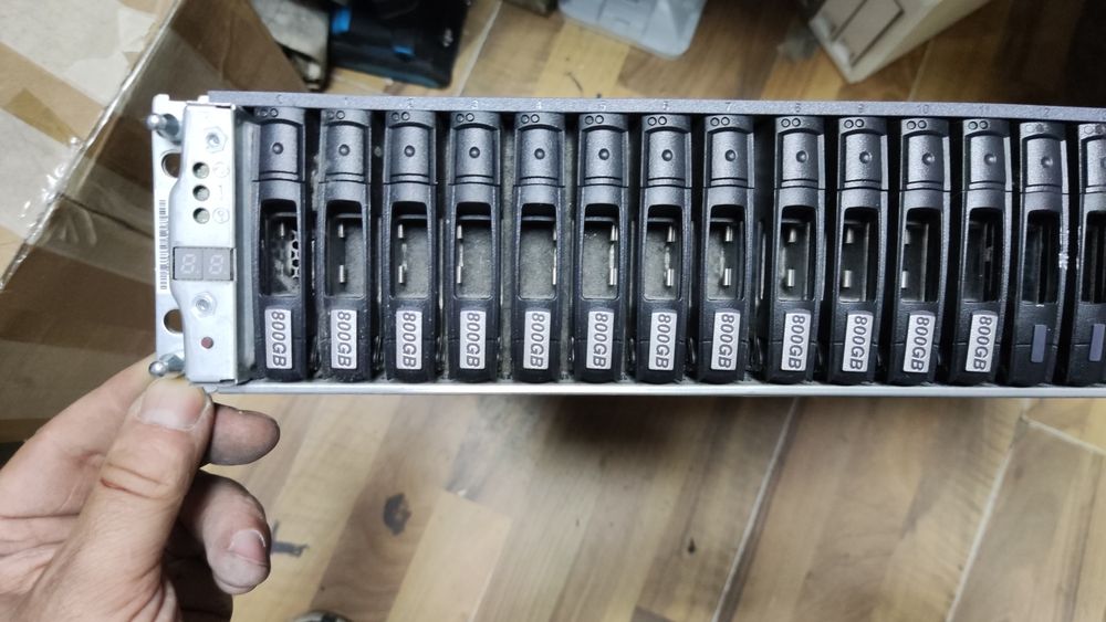 Nas storage lenovo de4000F + 12 ssd 800gb