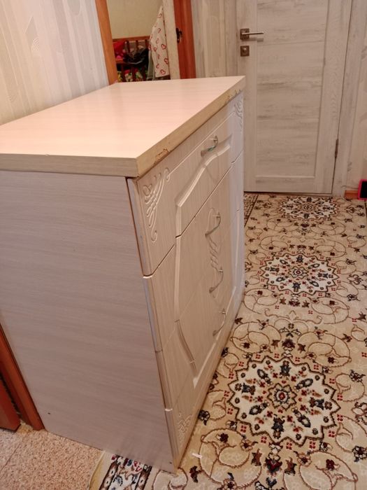 Продам комод. Состояние среднее