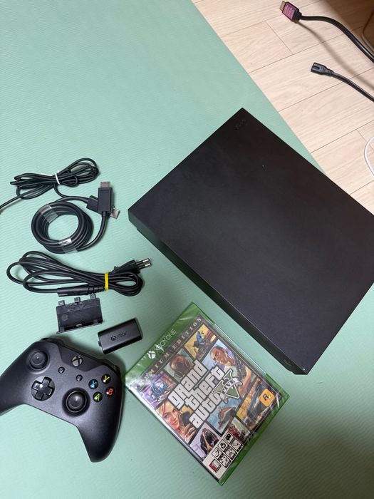 Xbox one x 1tb . Uyinlari bilan