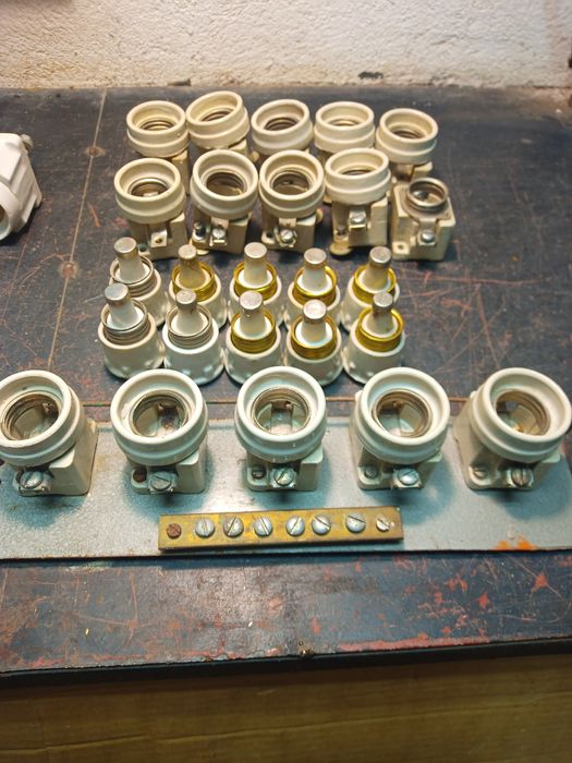 Керамични основи, капачки и предпазители.