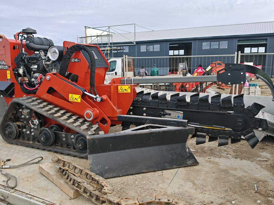 Utilaj de sapat santuri Ditch Witch C24X - gardenlogistic Brasov