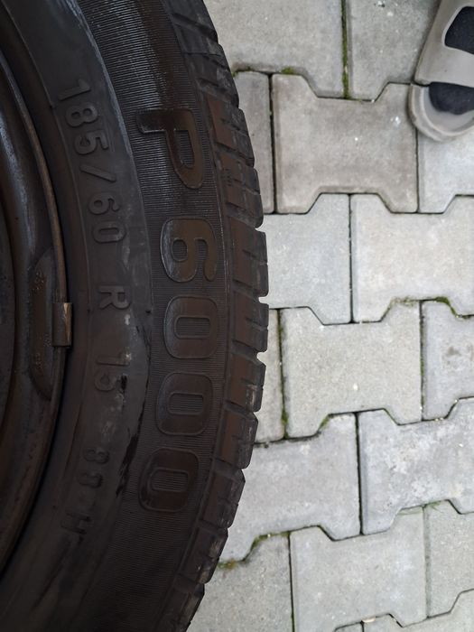 Две гуми MICHELIN 225/55/R16   99W и две PIRELLI 185/60 R15 88H