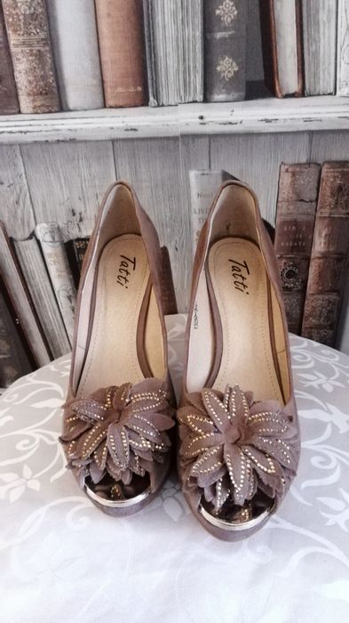 Обувь женская, продам.