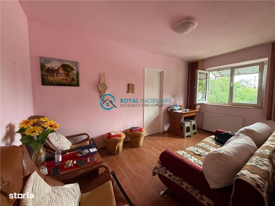 Royal Imobiliare - Vanzare apartament zona Vest