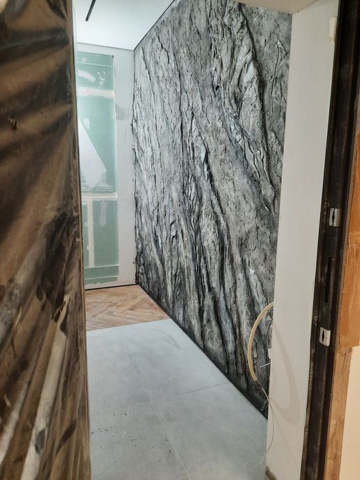 Барельеф СКАЛА в Алматы.