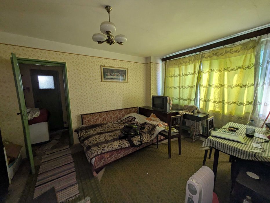 Apartament cu 2 camere si dependinte, 44mp utili, pentru renovare