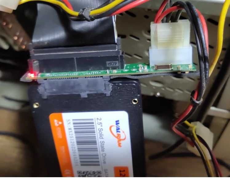 Адаптер за SATA 3.5"/ 2.5" твърд диск към PATA / IDE кабел