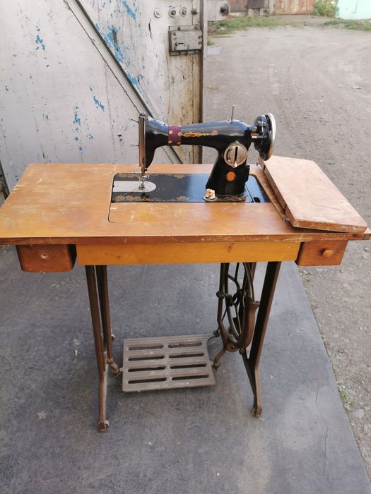 Продам швейную советскую машинку