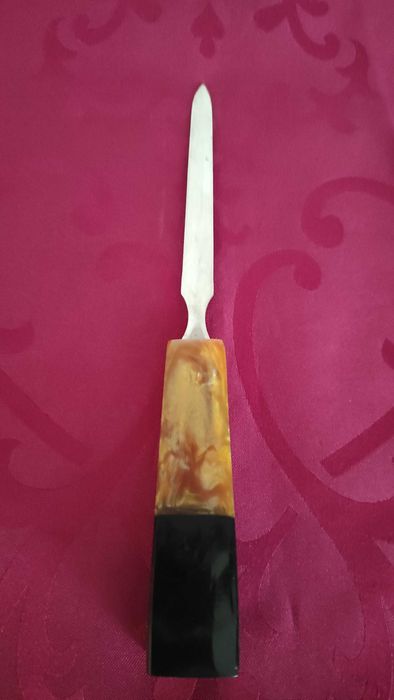 Стар нож за писма с дръжка от каталин