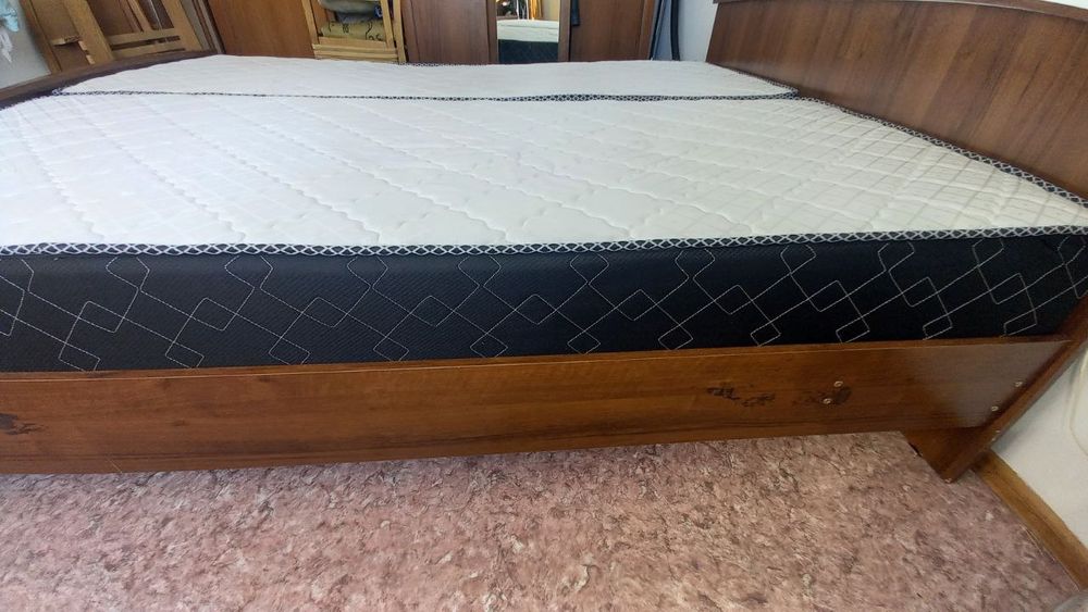 Спальний гарнитур