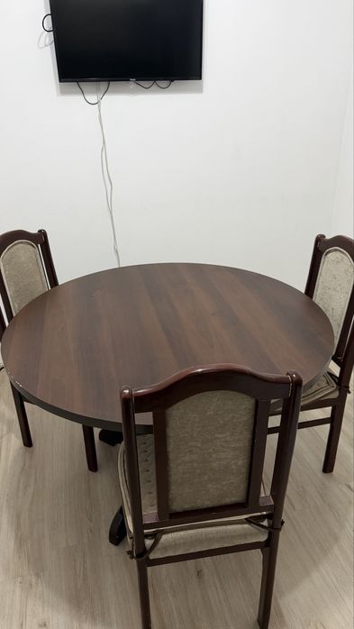 Стол с 6 стульями