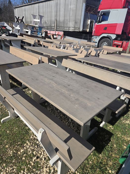 Дървени баварски маси с пейки