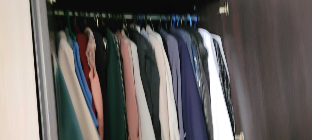 Продам шкаф,  столы и стулья