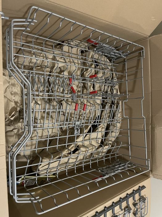 Горна кошница рафт чекмедже  от съдомиялна Bosch поставка за чаши Бош