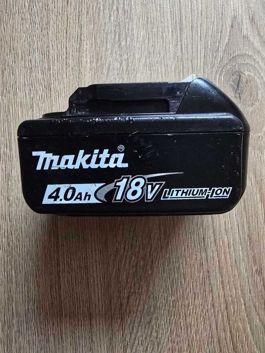 Продавам оригинална батерия Makita 4ah