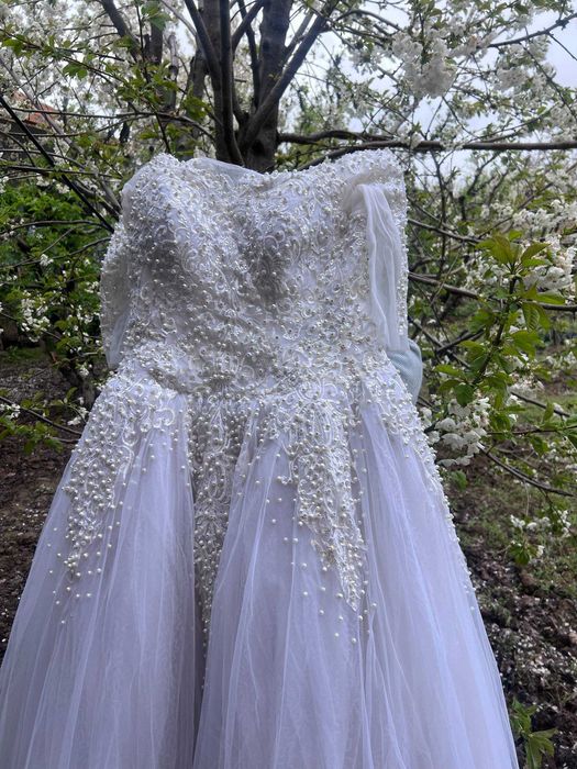 Kelin ko‘ylaklar sotiladi (15 dona)