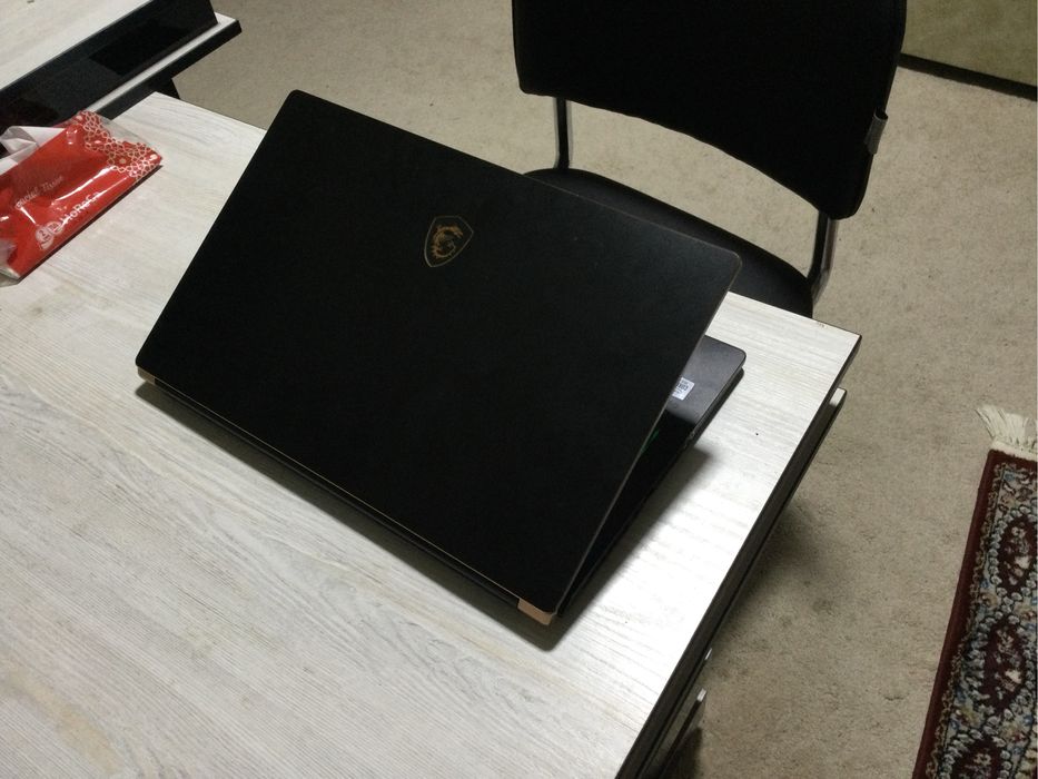 MSI GT75 STEALTH RAM 32 GB / SSD 0.5 TB / i7 10 / RTX 2070 Max Q 8 GB