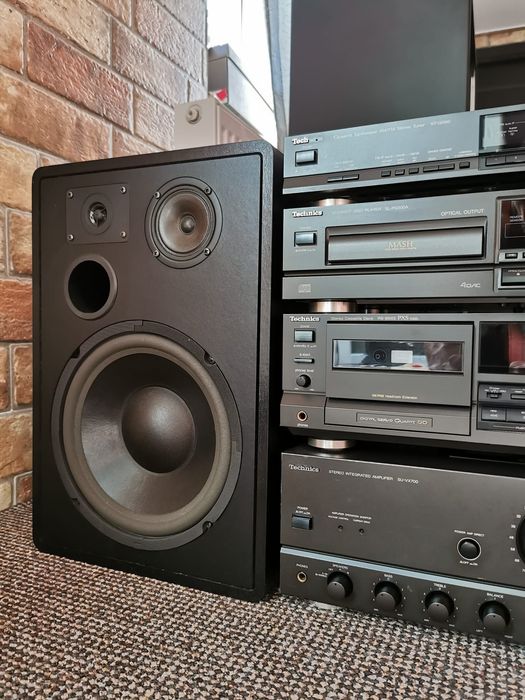 Linie Technics cu boxe Quadral