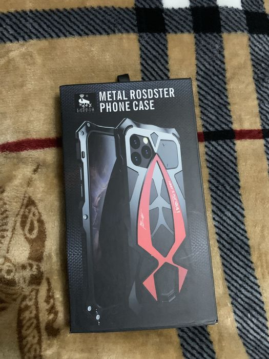 Продам чехол на iphone 16 pro max