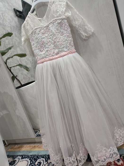 Продам платье ! Белое бальное !