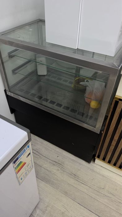 Витринный холодильник