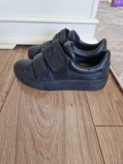 Кроссовки (Италия)