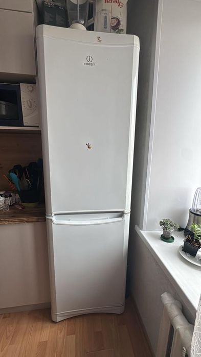 Продам Холодильник в рабочем состоянии 60к