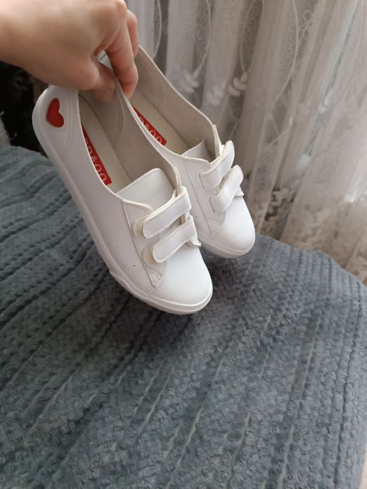 Продам кеды женские