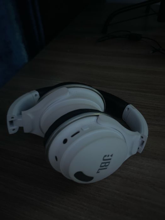 Продам наушники JBL