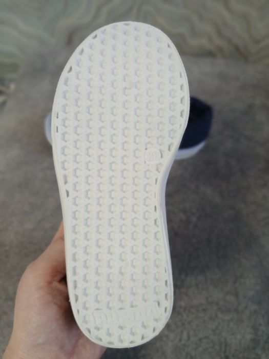 Продам кеды для девочек