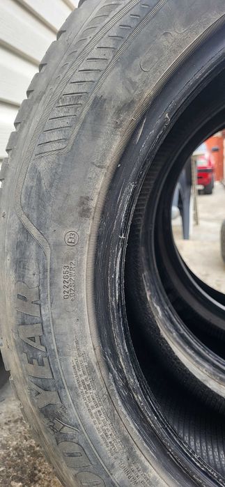 Всесезонни гуми GoodYear 215/60/17