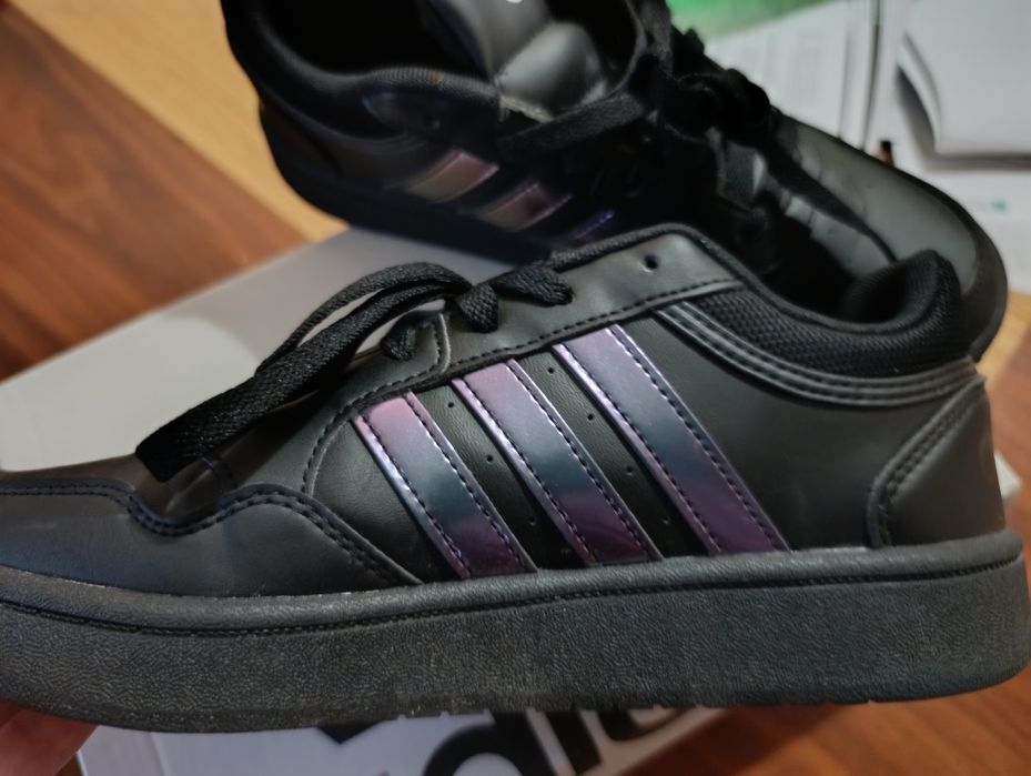 НОВИ Адидас момичешки маратонки