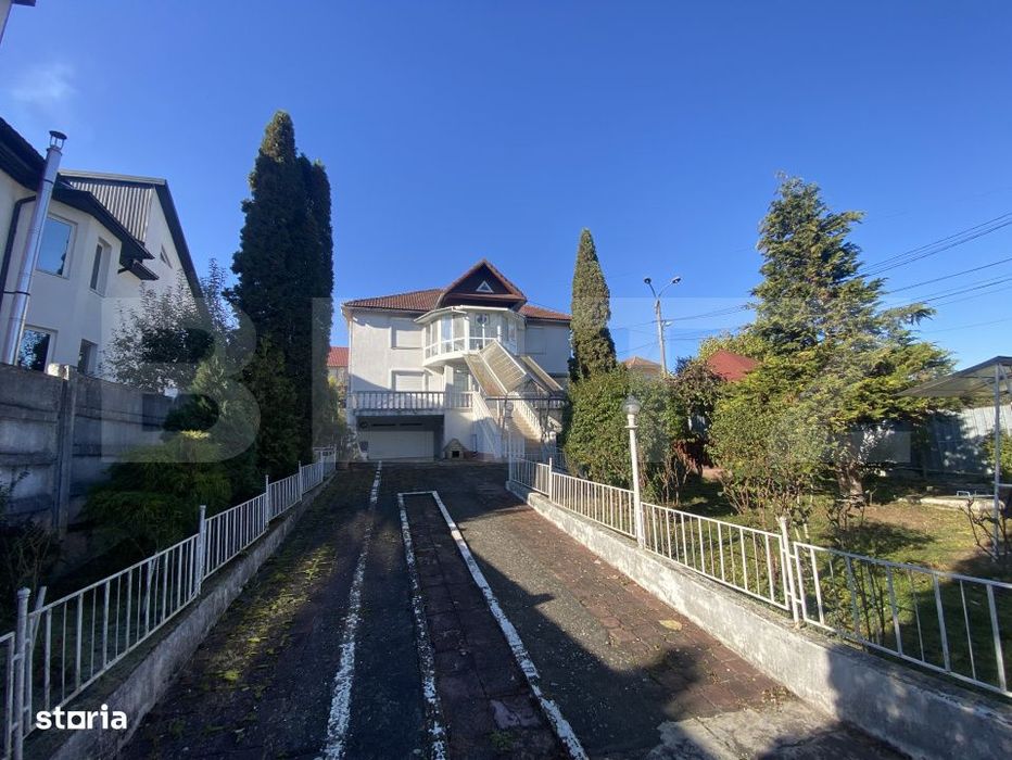 Casa spatioasa 350 mp utili, curte amenajata si garaj