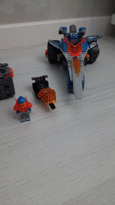 Lego Nexo Knights 70315,70317