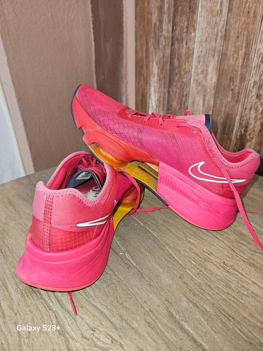 Оригинални розови маратонки NIKE