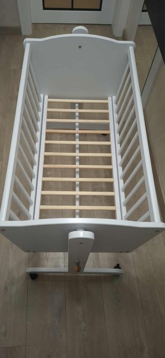 Бебешка кошара -бяла