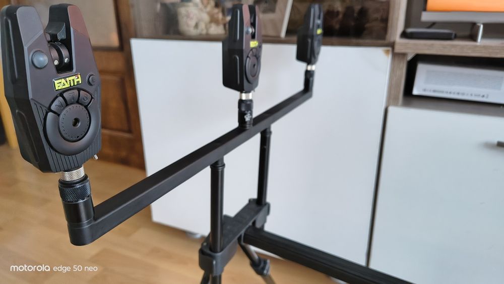 Шаранджийска стойка и 3+1 сигнализатора със станция