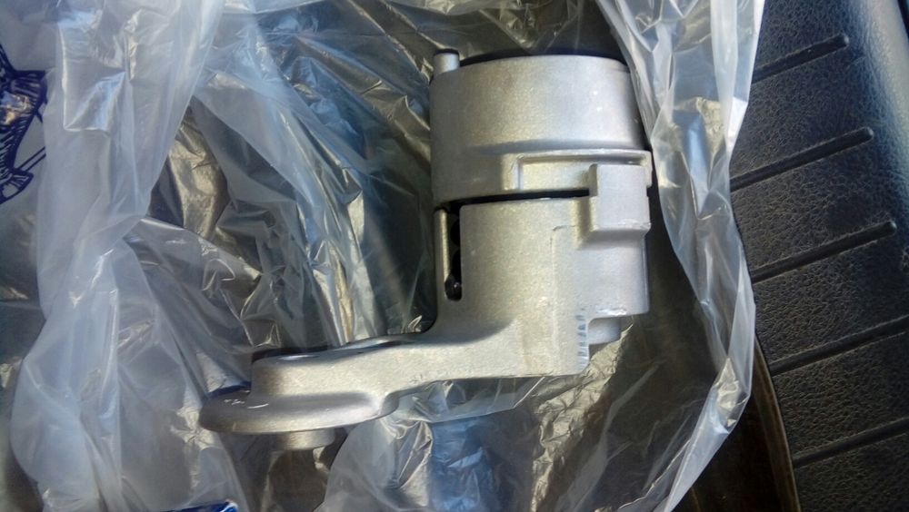 Натяжитель ремня