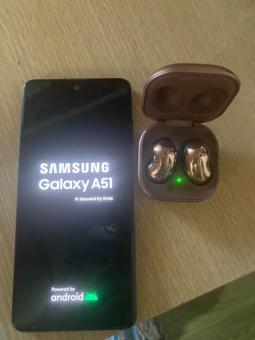 Продам Самсунг А51, с наушником оригинал