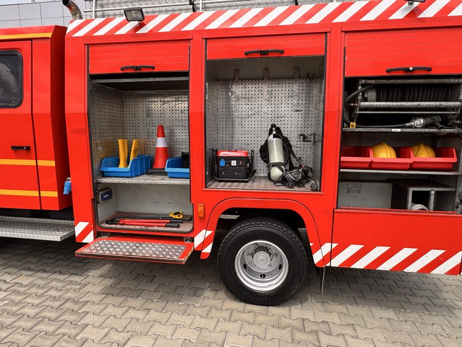 Mașina de pompieri MAN, echipata si înmatriculată, 2500 L + spuma