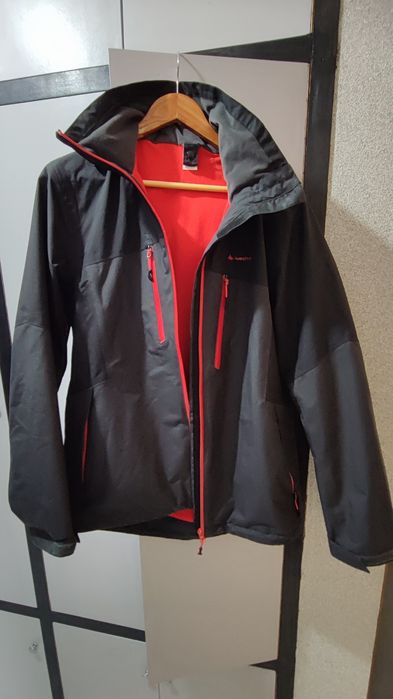 Водонепромокаемо мъжки яке на Decathlon