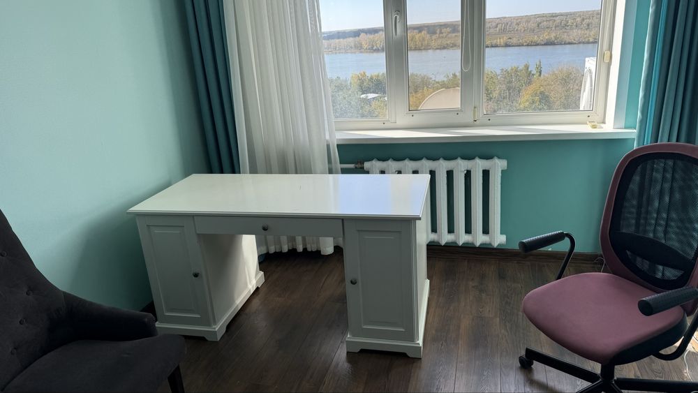 Продам стол писменный 1.45/65