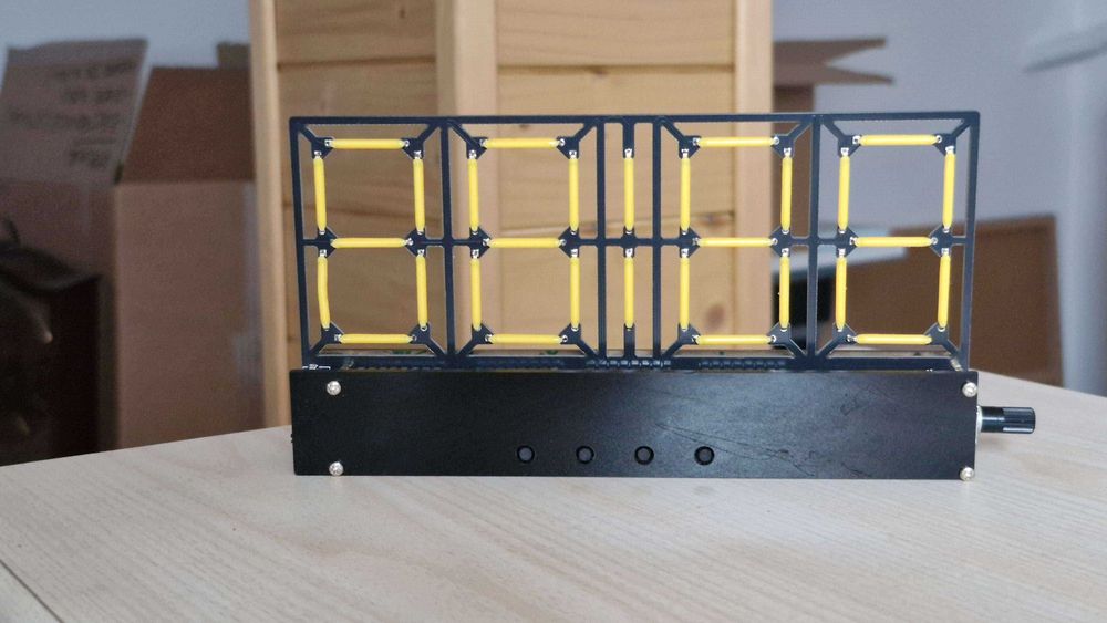 Ceas digital 7 segmente LED stil retro Numitron/Nixie