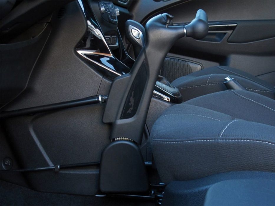 Ручное управление автомобилем для инвалидов