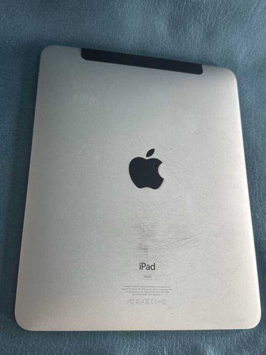 Таблет Apple iPad 1st Gen (A1337 EMC 2328) 64GB + 3G ОТКЛЮЧЕН!