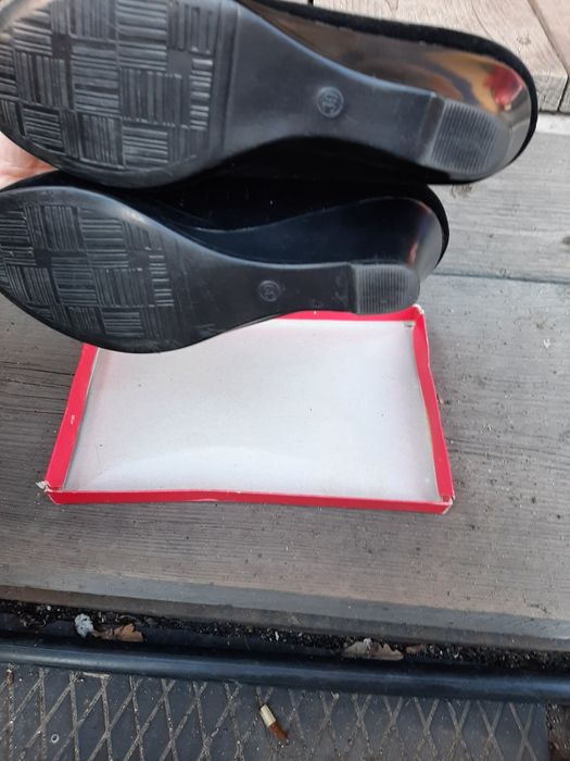 Продам. Женскую обувь.