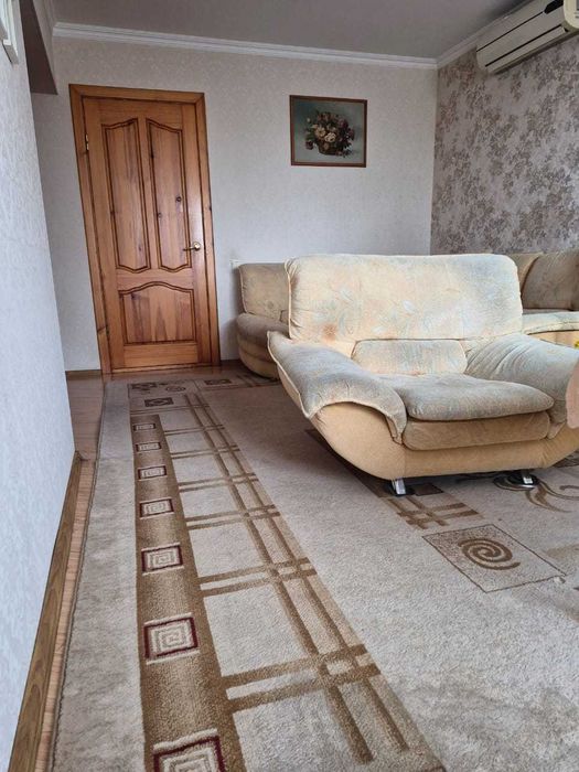 Продам диван с креслом и ковер