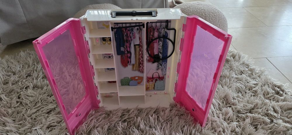 Rulota, barca,garderoba păpuși Barbie