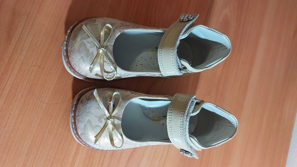 Pantofi fetita 3-4 ani, marime 23