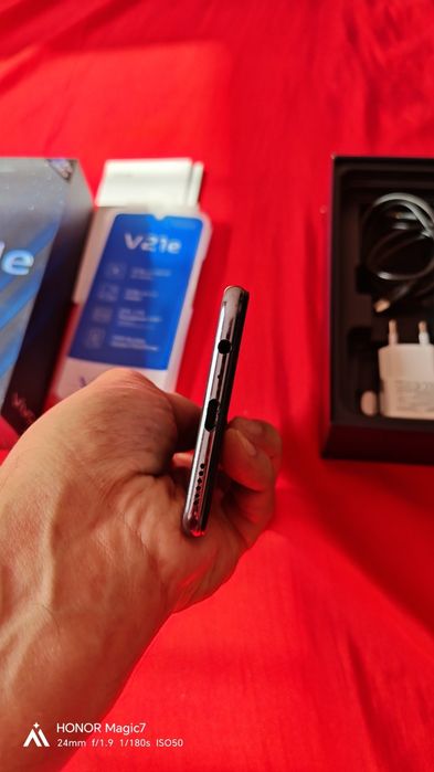 Отличный Vivo V21e 8/128гб